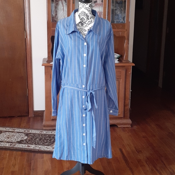 silhouettes Dresses & Skirts - Dress by Silhouettes